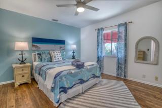 1 BLOCK WALK-QUIET St. to beach-food-fun-sun-shops - 3