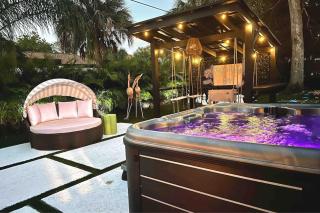 Whimsical decor-pergola swings-moonlit hot tub-FUN - 5
