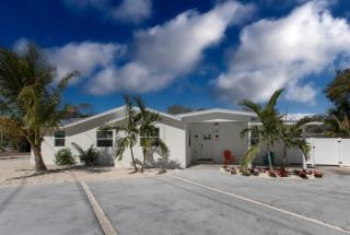 Coral Reef-with 2 King en-suite-IMG-AMI beaches within 6 Miles - 2