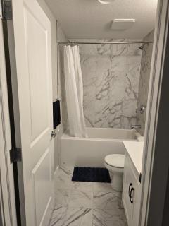 Guest Suite in Southwest Calgary - Calgary - 8
