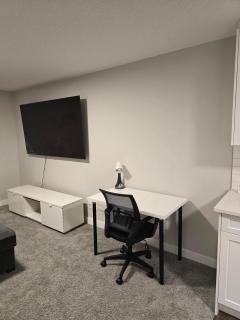 Guest Suite in Southwest Calgary - Calgary - 5