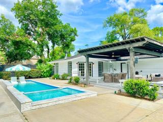 POOL Heated Spa Galleria sleeps 12 Griddle - 1