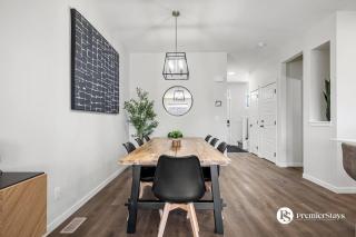 Executive Single Detached House with AC King Bed and More - 4