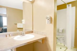 Days Inn by Wyndham El Paso Airport East - 7