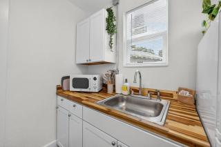 Studio Cottage Close to Downtown NAS - 5