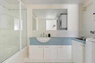 Lindomare Unit 2, 11 Orvieto Tce, Kings Beach - 6