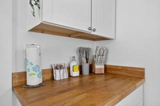 Simple Affordable Studio minutes from NAS - 6