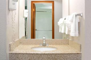 Super 8 by Wyndham Denver Stapleton - 7