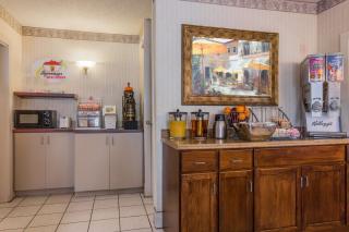 Super 8 by Wyndham Commerce - Commerce - 7