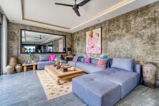 Villa Daybreak 5BR Modern Gem in Berawa , Canggu - 6