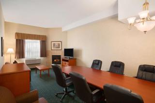Travelodge by Wyndham Strathmore - Strathmore - 2