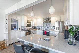 Family Beachside Driftwood House 3BR Yard & Parking - 1