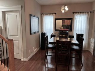 Gorgeous Covepark Home by Maureen - Calgary - 4