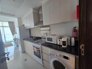 Modern DAMAC Hills Studio with Balcony, Gym & Pool - 1