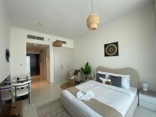 Modern DAMAC Hills Studio with Balcony, Gym & Pool - 5