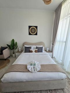 Modern DAMAC Hills Studio with Balcony, Gym & Pool - 8