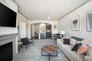 Landing Beautiful 1BD Pool Gym - 8