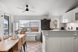 Ivy's at Glenelg Central - A Cosy Family Stay - Glenelg - 1