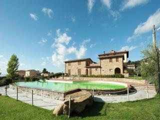 Apartment in Monte del Lago near Lake Trasimeno - 1