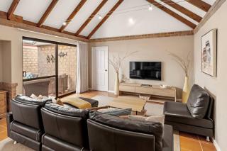 Clearwater - Cosy Comforts Steps from the Beach - 4