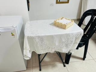 צימר בצפת, מרווח ושקט, חצר גדולה, מיועד לשומרי שבת, ישנן שתי מיטות רגילות ועוד שתיים מתקפלות, ארבע מיטות סך הכל - 3