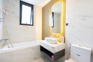 The Rixx Madison Tower With Pool and Gym - 4