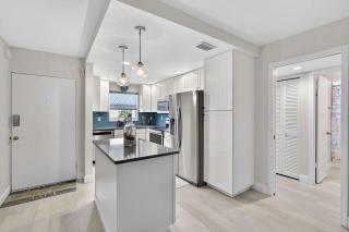 2BR Beachfront Condo Steps To Turtle Beach & Pool - 8