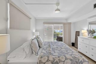 2BR Beachfront Condo Steps To Turtle Beach & Pool - 1