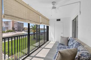 2BR Beachfront Condo Steps To Turtle Beach & Pool - 4