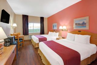 Days Inn & Suites by Wyndham Airport Albuquerque - Albuquerque - 1