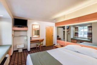 Microtel Inn & Suites by Wyndham Uncasville Casino Area - 3