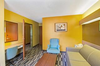 Microtel Inn & Suites by Wyndham Gatlinburg - Gatlinburg - 4