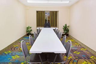 Microtel Inn & Suites by Wyndham Statesville - Statesville - 1