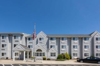 Microtel Inn & Suites by Wyndham Hillsborough - 9
