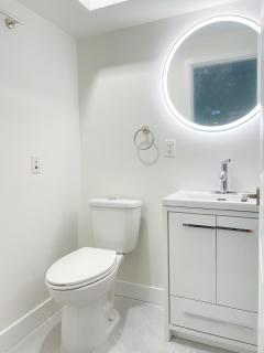 Cozy New Suite 8mins to Downtown - Vancouver - 4