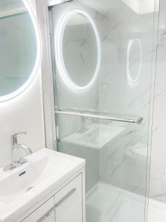 Cozy New Suite 8mins to Downtown - Vancouver - 1