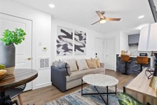 Modern 2BR Sleeps 6 Near UH & Midtown - 9
