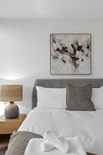 Resort Style 2BR with Beautiful Pool, Gym and Parking - 3