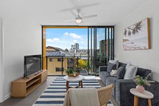 Resort Style 2BR with Beautiful Pool, Gym and Parking - 0