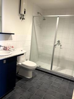 THE WATERFRONT APARTMENTS 1 Bedroom Studio Apartment with Street Views located on the Geelong Waterfront - 4407 - 5