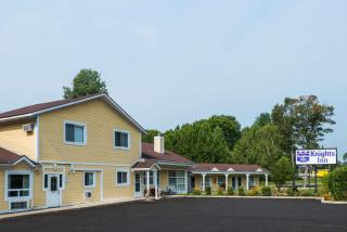 Knights Inn Bracebridge - 8