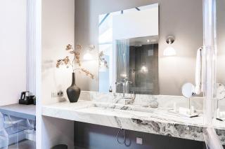 Newly Refreshed Weaving Mill Stay Free Parking - 4