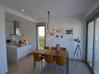 Sunny Villa with Fenced Garden - 5