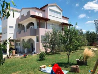 Delightful Apartment in Radovin with Garden - 0