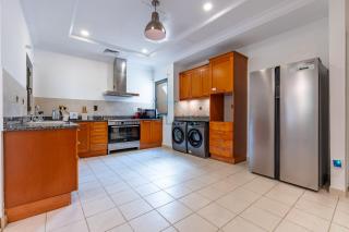 Luxurious 4BR with Maids Room Villa in Canal Cove, Palm Jumeirah by Deluxe Holiday Homes - 3