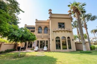 Luxurious 4BR with Maids Room Villa in Canal Cove, Palm Jumeirah by Deluxe Holiday Homes - 8