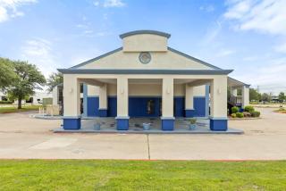 Days Inn by Wyndham McKinney - McKinney - 3