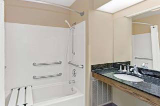 Baymont by Wyndham Sanford - Sanford - 3