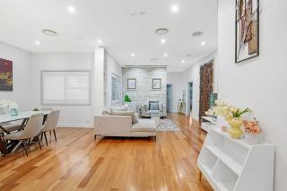 Chic 4 Bedroom House at Five Dock - Sydney - 5