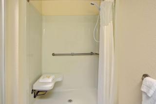 Days Inn & Suites by Wyndham Hickory - Hickory - 8